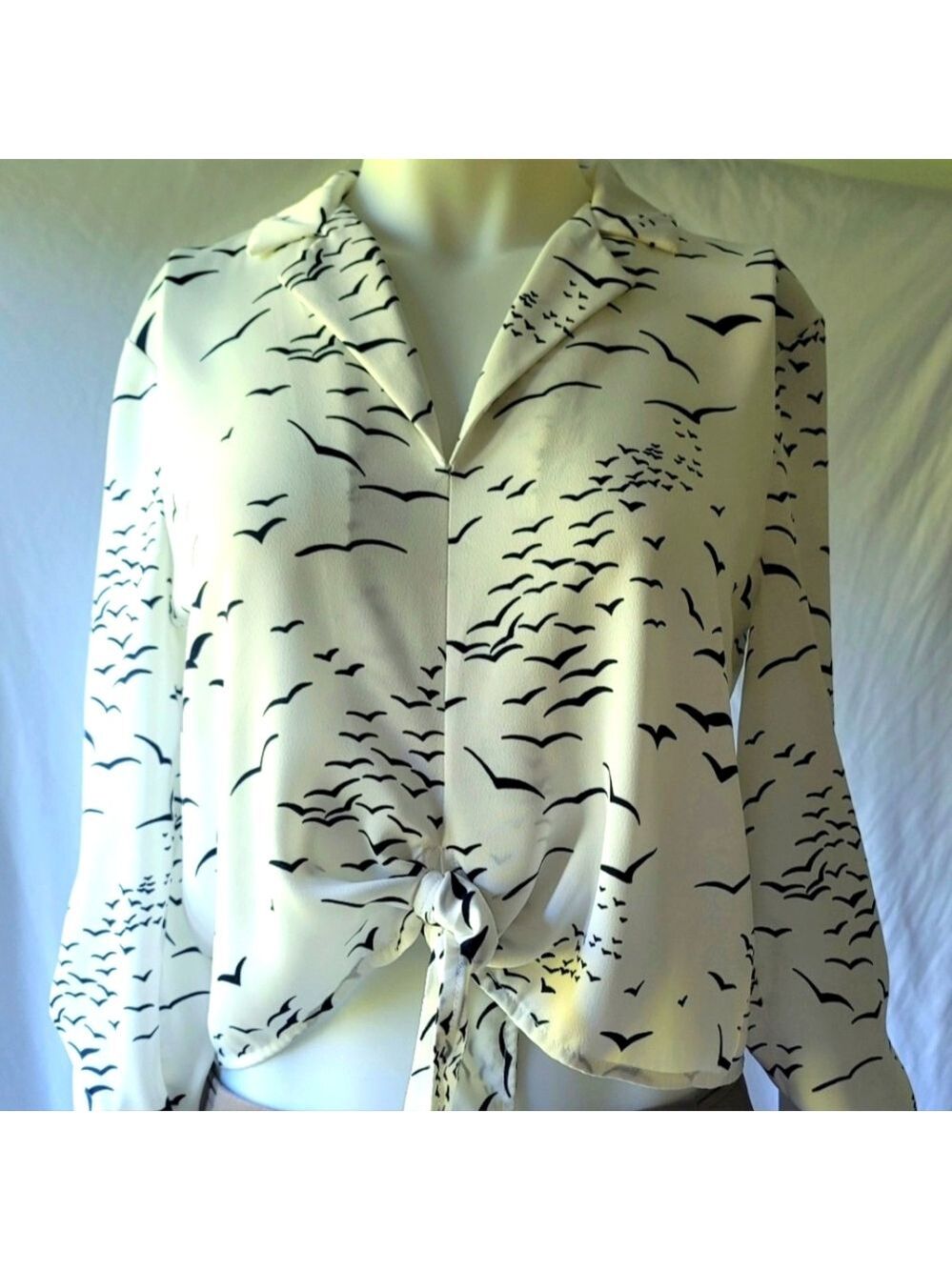 BCBGeneration Petite Flying Bird Print Blouse with Tie Size XXS